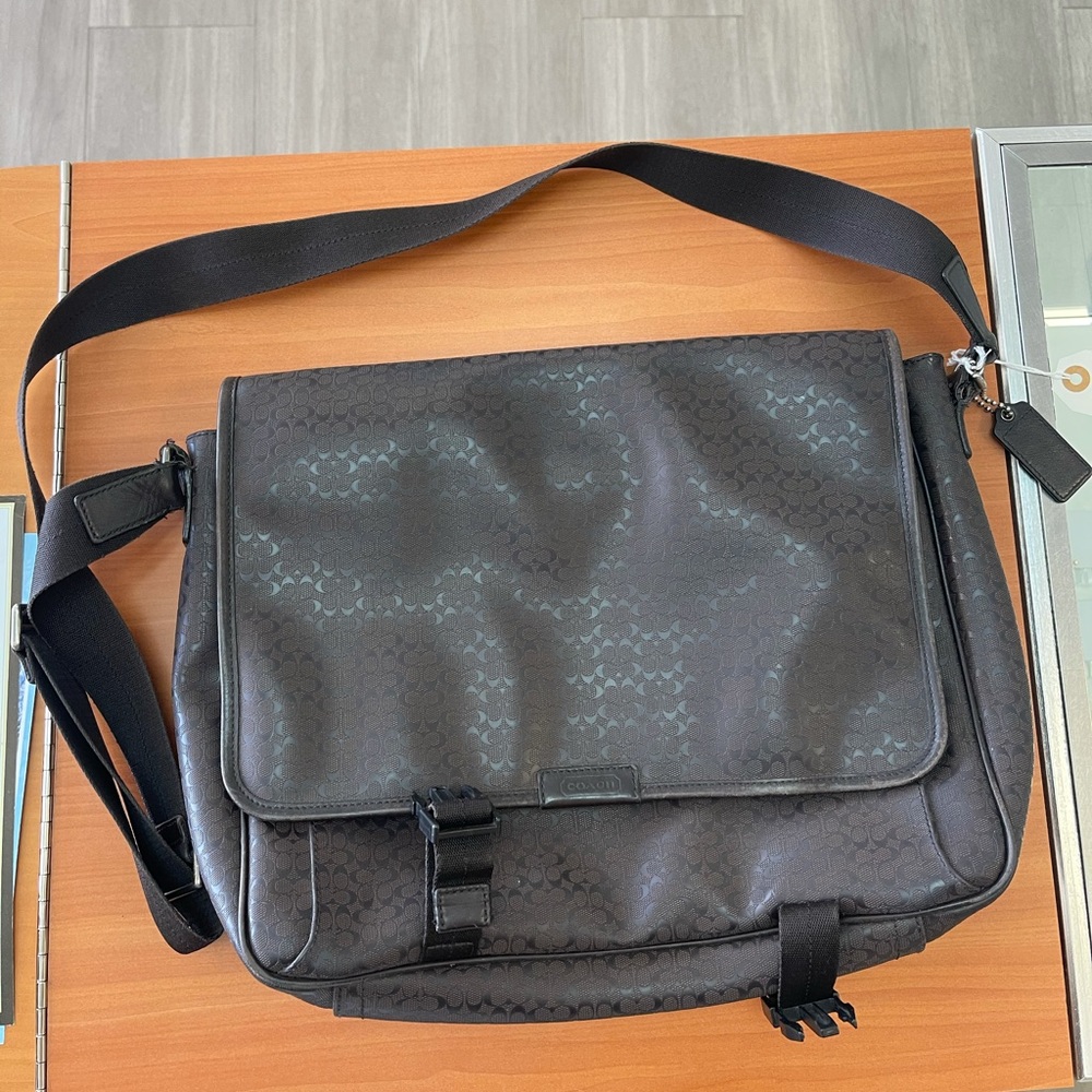 ✨COACH CANVAS PRINT MESSENGER BAG/ CROSSBODY✨